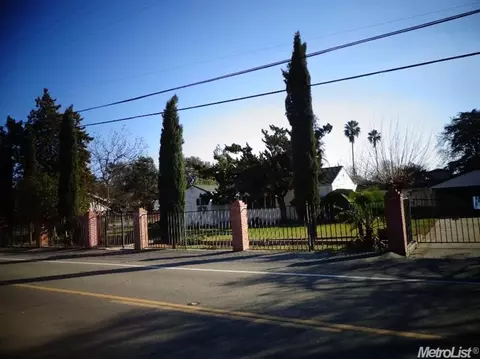 5344 E Hogan Ln, Lodi, CA 95240 photo 2