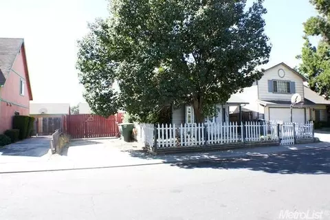 1524 Ironside Dr, Modesto, CA 95358 photo 2
