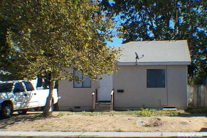 644 Spruce St, Turlock, CA 95380 photo 1