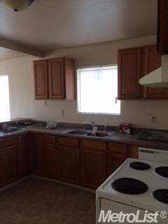 644 Spruce St, Turlock, CA 95380 photo 2