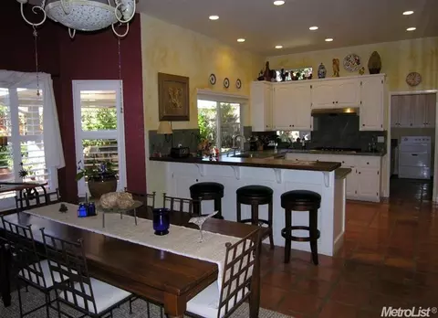 105 Blodgett Dr, Folsom, CA 95630 photo 4
