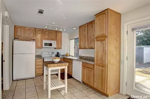 1568 Drake Dr, Davis, CA 95616 photo 8