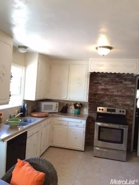 1438 Gary Ln, Modesto, CA 95355 photo 12