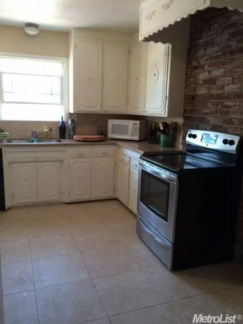1438 Gary Ln, Modesto, CA 95355 photo 10