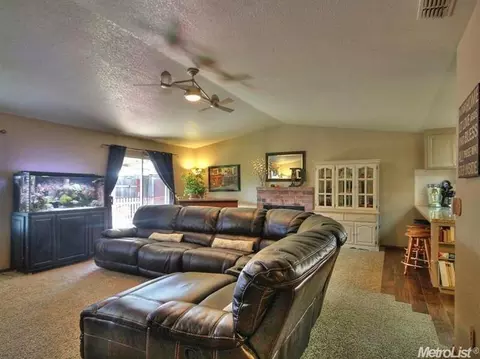 2724 Chickaree Ln, Modesto, CA 95358 photo 4