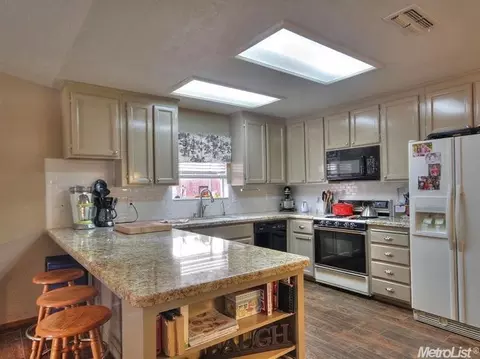 2724 Chickaree Ln, Modesto, CA 95358 photo 8