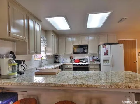 2724 Chickaree Ln, Modesto, CA 95358 photo 9