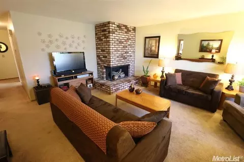 2808 Hummingbird Dr, Ceres, CA 95307 photo 3