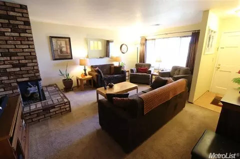 2808 Hummingbird Dr, Ceres, CA 95307 photo 2