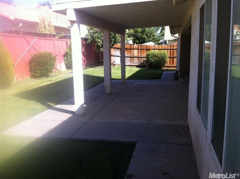 2107 Riverview Dr, Madera, CA 93637 photo 3
