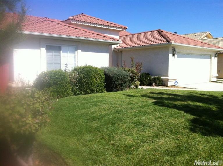 2107 Riverview Dr, Madera, CA 93637 photo 2
