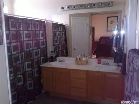 1070 Norman Dr, Manteca, CA 95336 photo 13