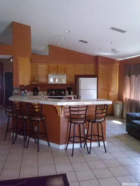 1070 Norman Dr, Manteca, CA 95336 photo 3