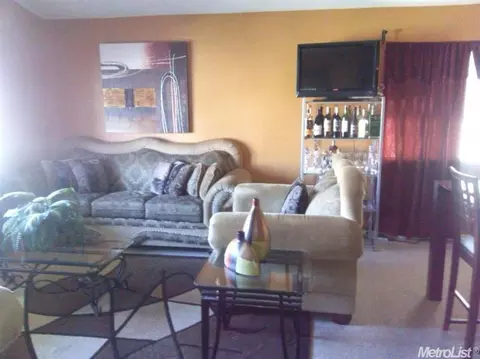 1070 Norman Dr, Manteca, CA 95336 photo 2