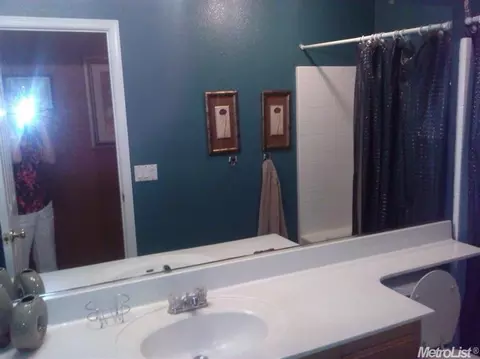 1070 Norman Dr, Manteca, CA 95336 photo 11