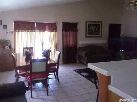 1070 Norman Dr, Manteca, CA 95336 photo 5