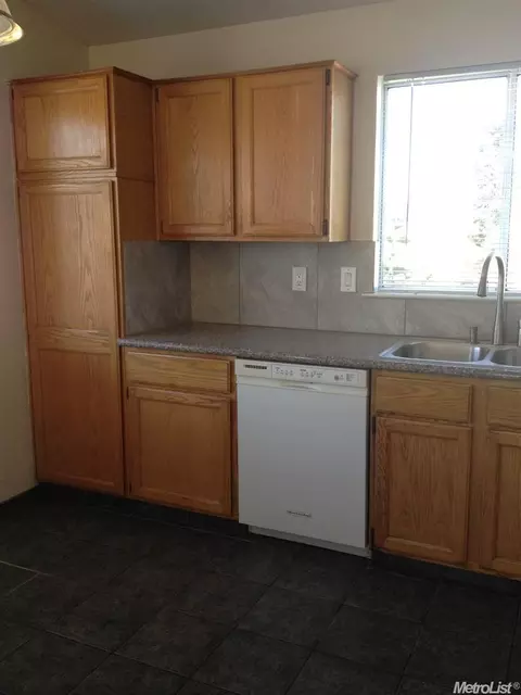 1525 Seine Dr, Modesto, CA 95351 photo 7