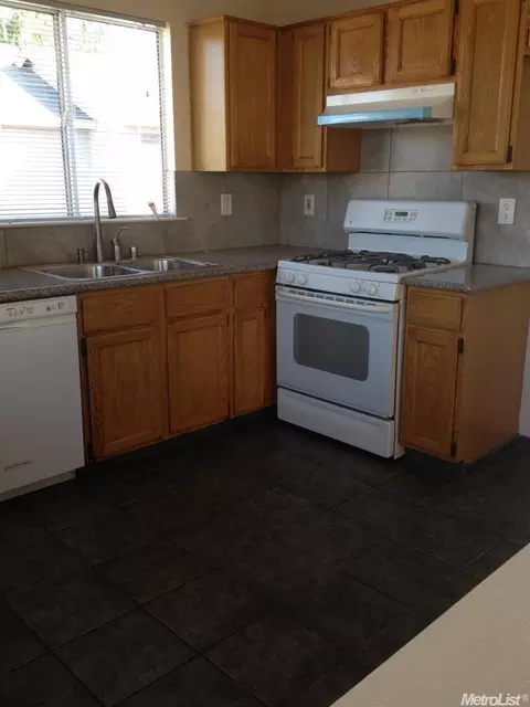 1525 Seine Dr, Modesto, CA 95351 photo 6