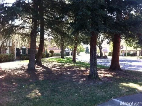 4035 Oak Villa Cir, Carmichael, CA 95608 photo 2