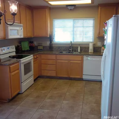 290 Sunbird Dr, Turlock, CA 95382 photo 3