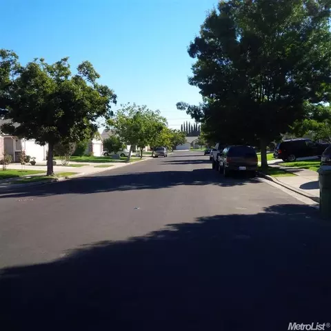 290 Sunbird Dr, Turlock, CA 95382 photo 2