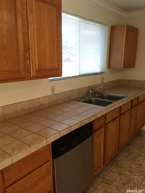 3112 Keller St, Modesto, CA 95355 photo 4