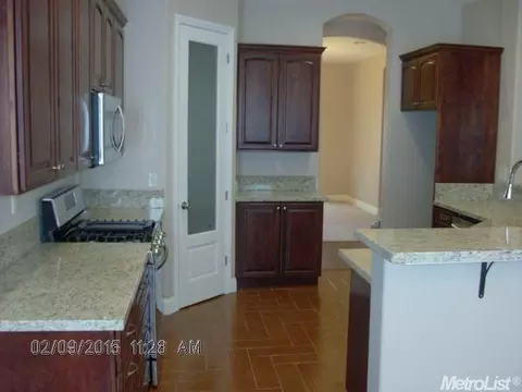 1027 Saunders Ct, Galt, CA 95632 photo 8