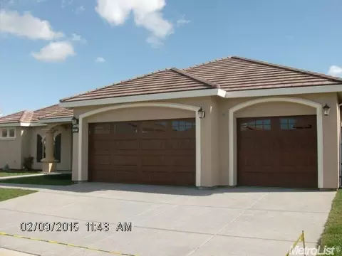 1027 Saunders Ct, Galt, CA 95632 photo 2