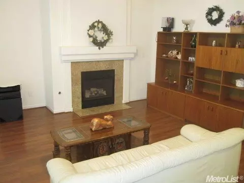 2004 Thelma Loop, Tracy, CA 95377 photo 4