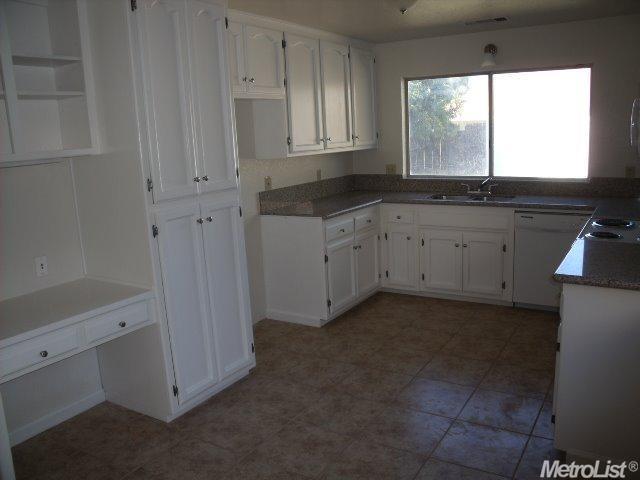 2756 Riverbend Dr, Modesto, CA 95351 photo 4