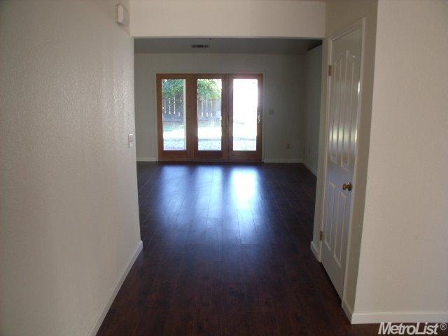 2756 Riverbend Dr, Modesto, CA 95351 photo 2