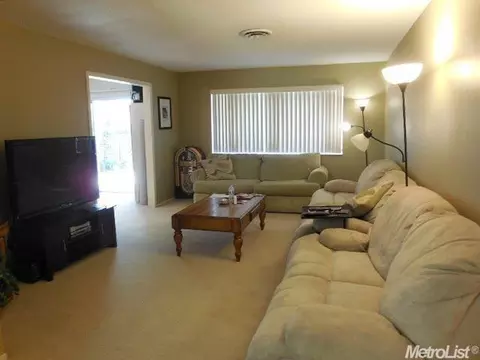 247 Laguna Dr, Tracy, CA 95376 photo 4