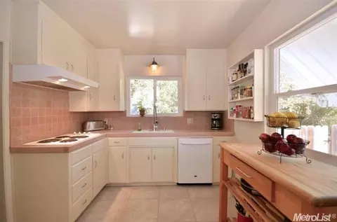 15980 Cottage Ave, Manteca, CA 95336 photo 5