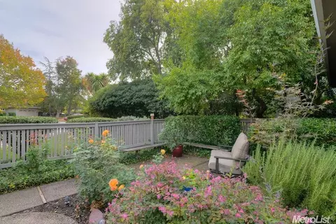 3121 Steinbrenner Ct, Carmichael, CA 95608 photo 2