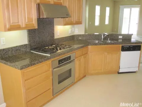1611 Peony Dr, Tracy, CA 95377 photo 2