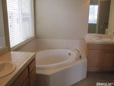 1611 Peony Dr, Tracy, CA 95377 photo 5