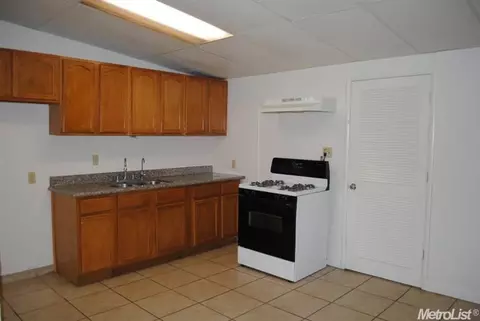 1518 Placer Ave, Modesto, CA 95358 photo 2