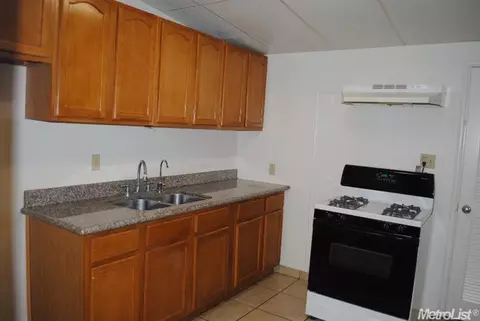1518 Placer Ave, Modesto, CA 95358 photo 3