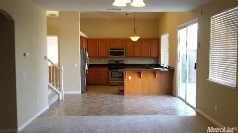 1535 Blush St, Manteca, CA 95336 photo 4