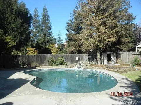 4075 Kalland Ct, Turlock, CA 95382 photo 2