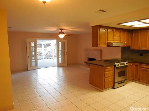 941 Locust Ave, Manteca, CA 95337 photo 4