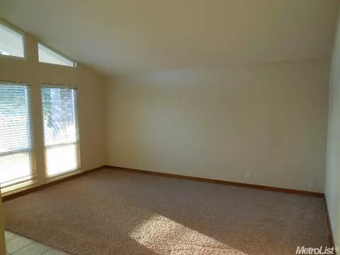 941 Locust Ave, Manteca, CA 95337 photo 2