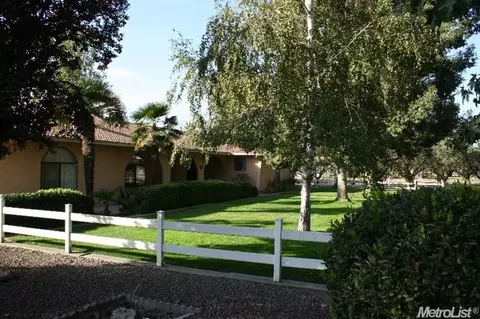 737 S Mitchell Rd, Turlock, CA 95380 photo 1