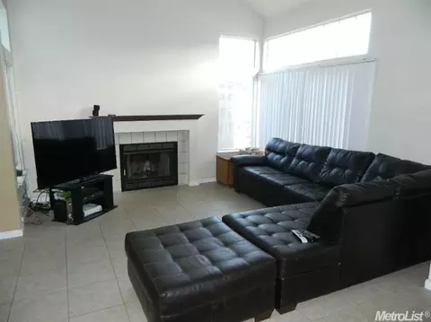 609 Park Meadow Dr, Modesto, CA 95358 photo 2