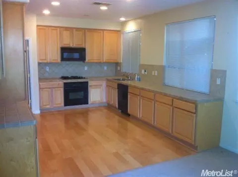2261 Cabana Ln, Tracy, CA 95377 photo 4