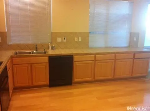 2261 Cabana Ln, Tracy, CA 95377 photo 3