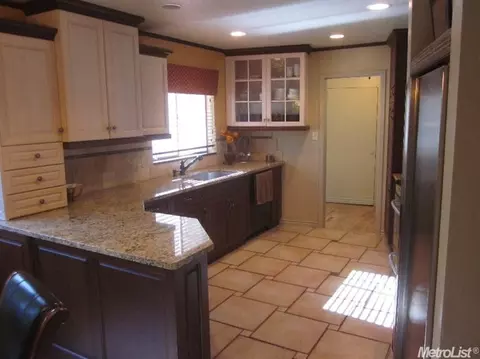2821 Arden Ln, Merced, CA 95340 photo 3