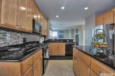 320 Baldwin Ln, Tracy, CA 95376 photo 9