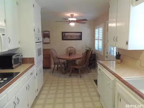 2408 Dana Ln, Modesto, CA 95350 photo 9