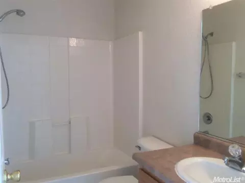554 E San Xavier Ct, Merced, CA 95341 photo 4